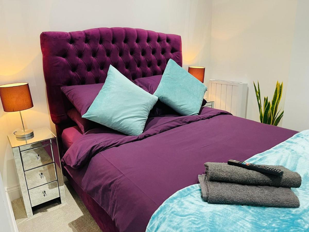 Salt Hill Windsor Legoland Eton Heathrow Luxury 2 Bed 1 Bath Free Parking Lägenhet Slough Exteriör bild