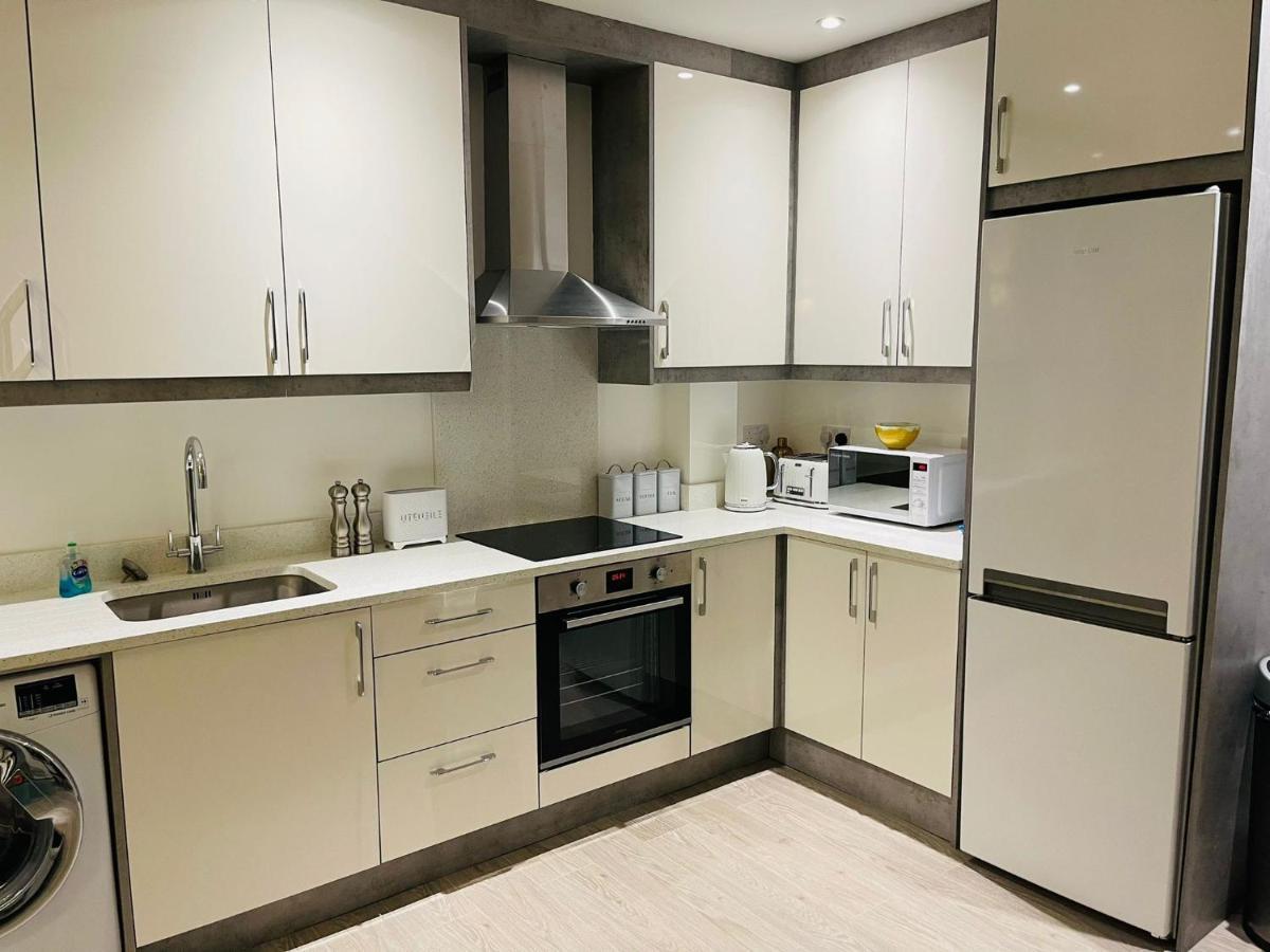 Salt Hill Windsor Legoland Eton Heathrow Luxury 2 Bed 1 Bath Free Parking Lägenhet Slough Exteriör bild