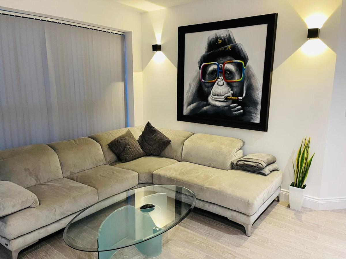 Salt Hill Windsor Legoland Eton Heathrow Luxury 2 Bed 1 Bath Free Parking Lägenhet Slough Exteriör bild