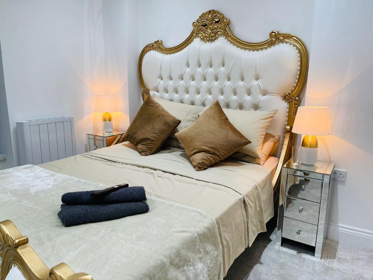 Salt Hill Windsor Legoland Eton Heathrow Luxury 2 Bed 1 Bath Free Parking Lägenhet Slough Exteriör bild