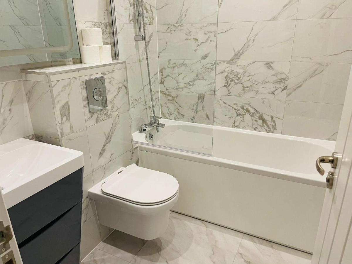 Salt Hill Windsor Legoland Eton Heathrow Luxury 2 Bed 1 Bath Free Parking Lägenhet Slough Exteriör bild