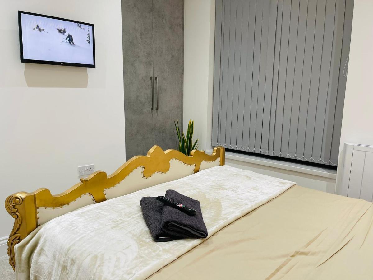 Salt Hill Windsor Legoland Eton Heathrow Luxury 2 Bed 1 Bath Free Parking Lägenhet Slough Exteriör bild