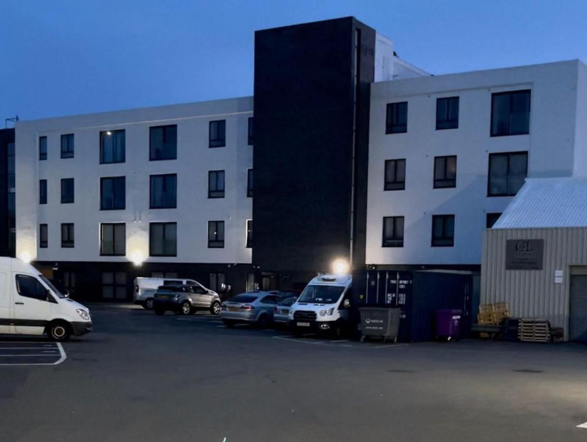 Salt Hill Windsor Legoland Eton Heathrow Luxury 2 Bed 1 Bath Free Parking Lägenhet Slough Exteriör bild